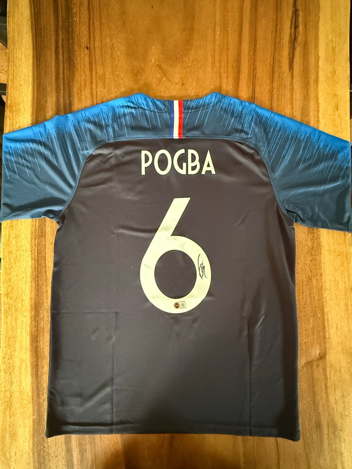 Gesigneerd Pogba Frankrijk Thuisshirt WK 2018 - Maat L, Ophalen of Verzenden, Nieuw, Buitenlandse clubs, Shirt