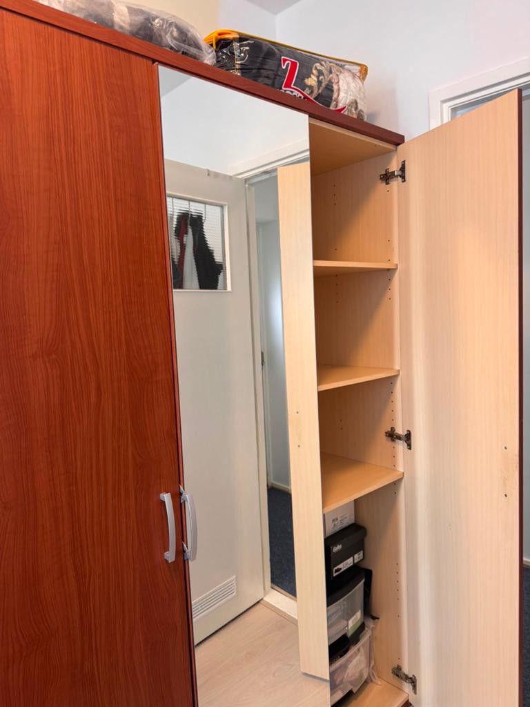Kledingkast met spiegel en planken, Ophalen, Gebruikt, 100 tot 150 cm, 200 cm of meer