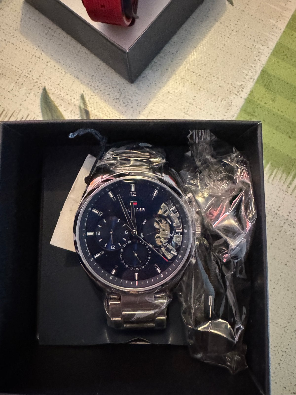 Tommy Hilfiger. Horloges., Sieraden, Tassen en Uiterlijk, Horloges | Kinderen, Ophalen, Zo goed als nieuw, Zwart, Jongen of Meisje