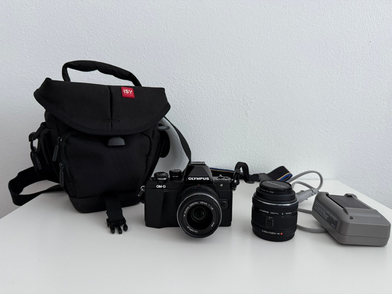 Olympus OM-D E-M10 Mark II + M.Zuiko 25mm f/1.8 & 14-42mm, Ophalen, Zo goed als nieuw, Overige typen, Overige merken