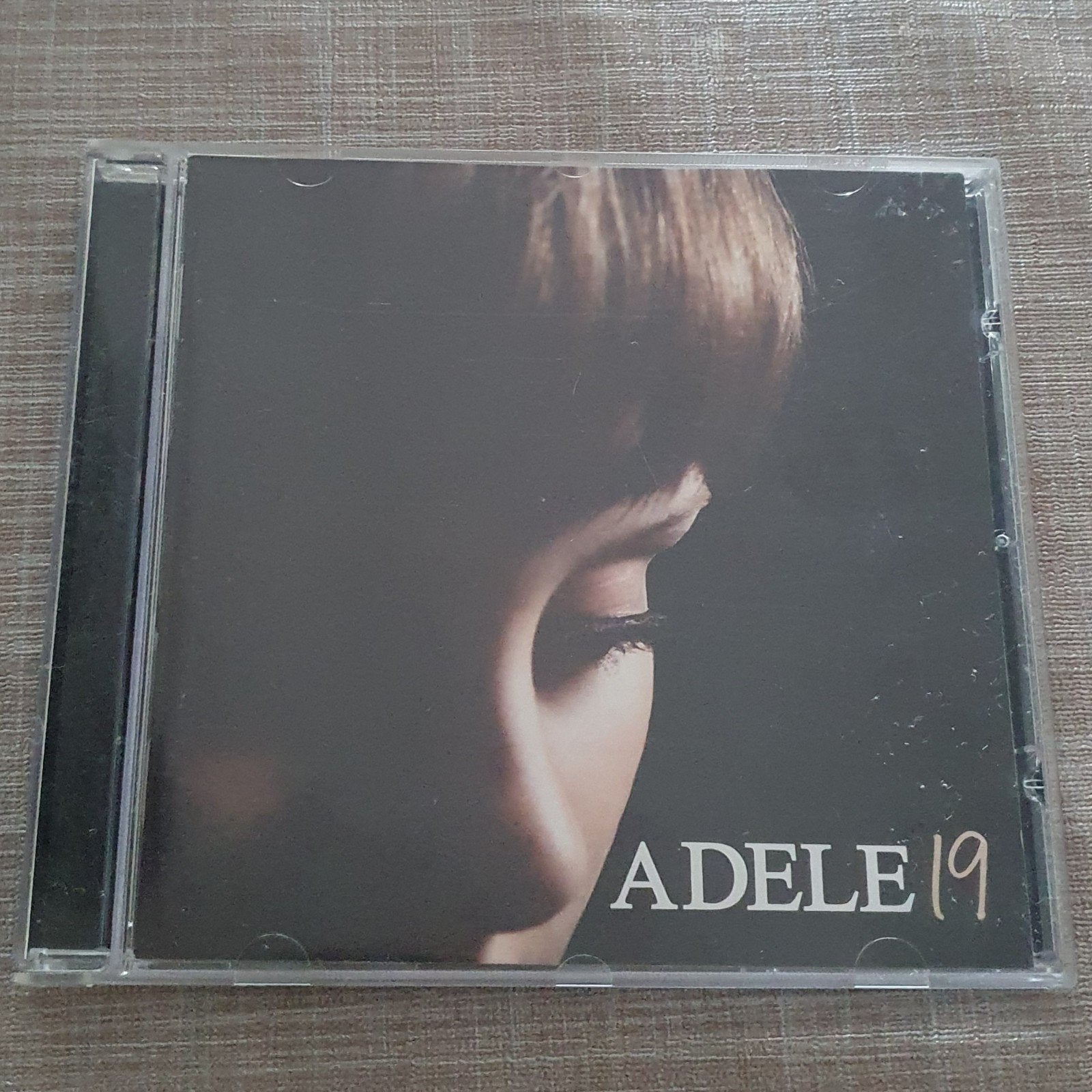 Adele - 19 CD in nieuwstaat, Cd's en Dvd's, Cd's | Pop, Pop, Ophalen of Verzenden, Zo goed als nieuw, Inclusief doosje