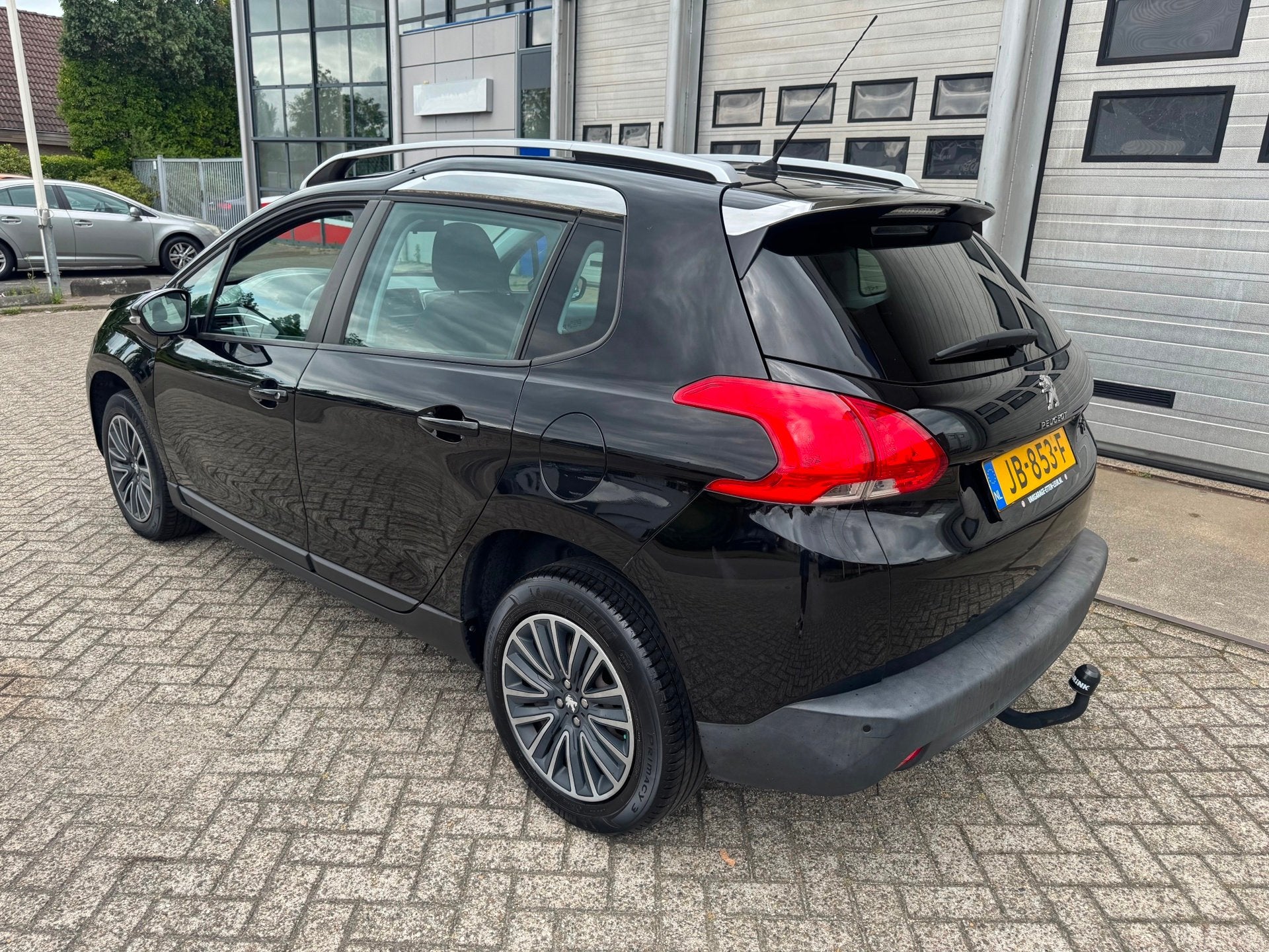 Peugeot 2008 1.2 PureTech Active Automaat, Camera, Trkhaak, Gebruikt, Euro 6, 1199 cc, Origineel Nederlands