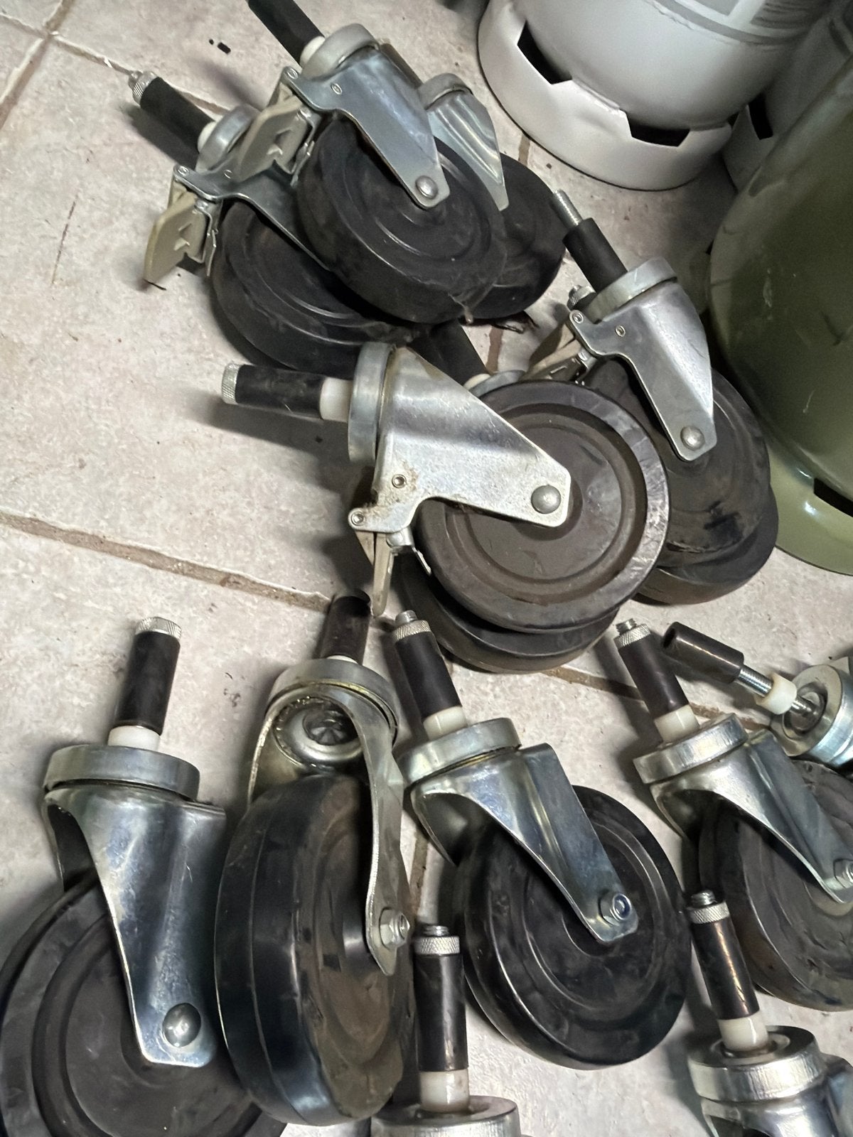 7 Zwenkwielen met rem - 68mm, Ophalen of Verzenden, Gebruikt