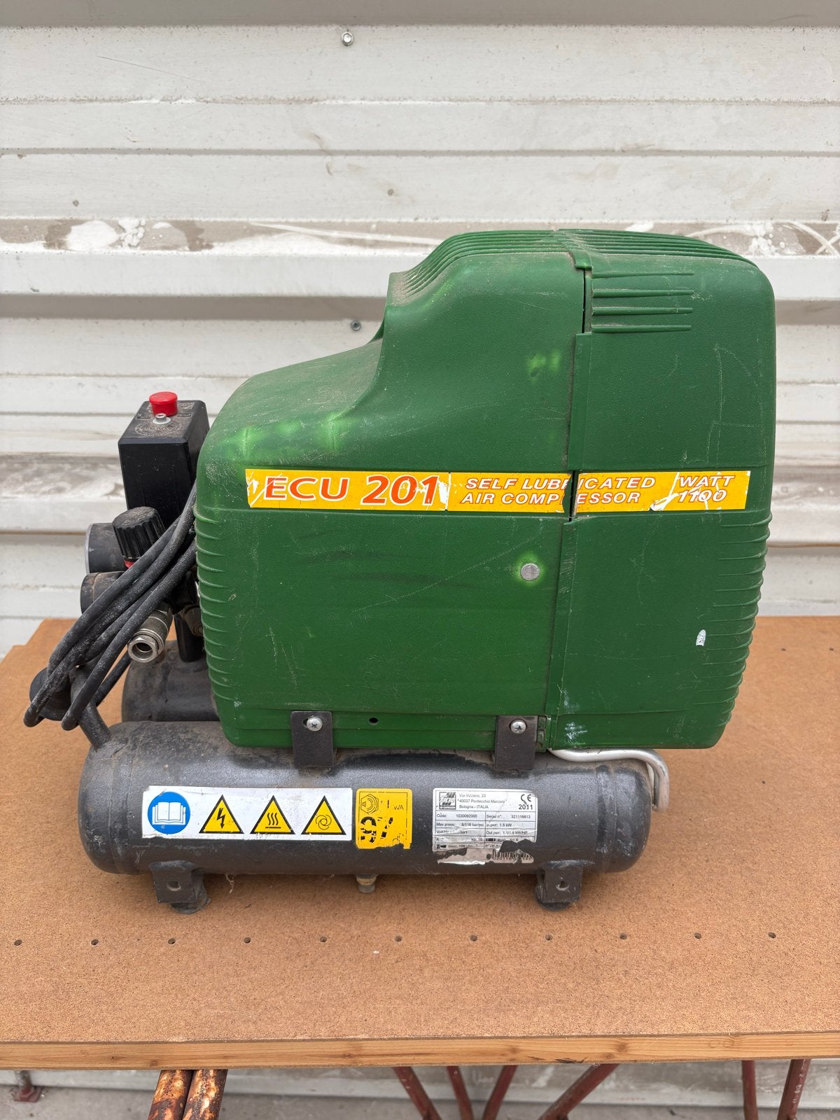 Compacte Compressor ECU 201 - Zelfsmerend, Ophalen, Gebruikt, 6 tot 10 bar, Minder dan 200 liter/min