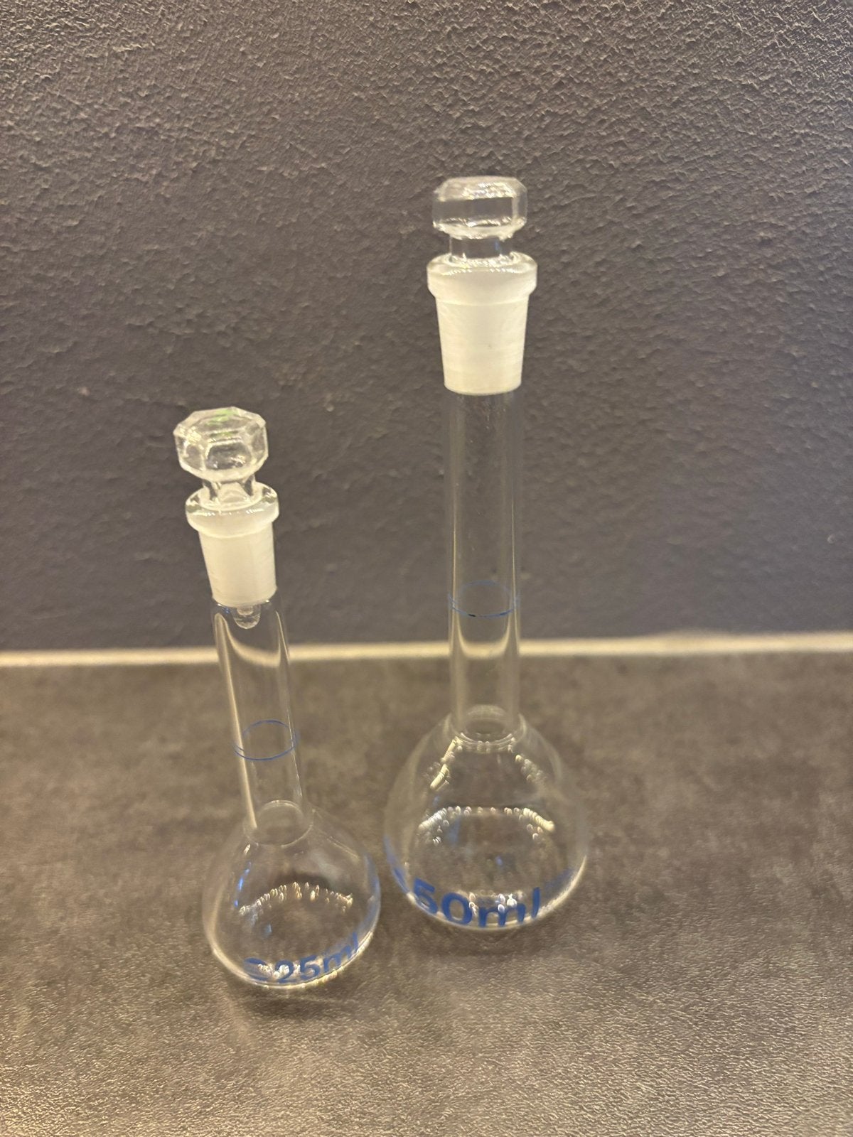 Maatkolven 25ml en 50ml met stop - Laboratoriumglaswerk, Ophalen of Verzenden