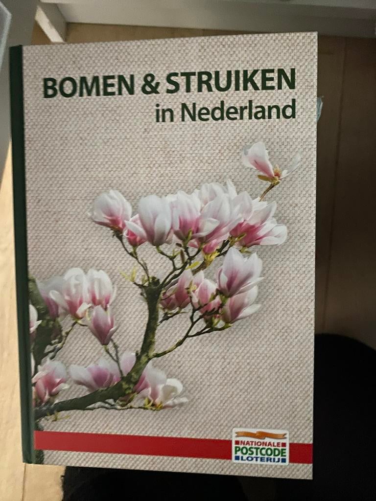 Bomen & Struiken in Nederland - Allen J. Coombes, Ophalen, Zo goed als nieuw, Bloemen, Planten en Bomen