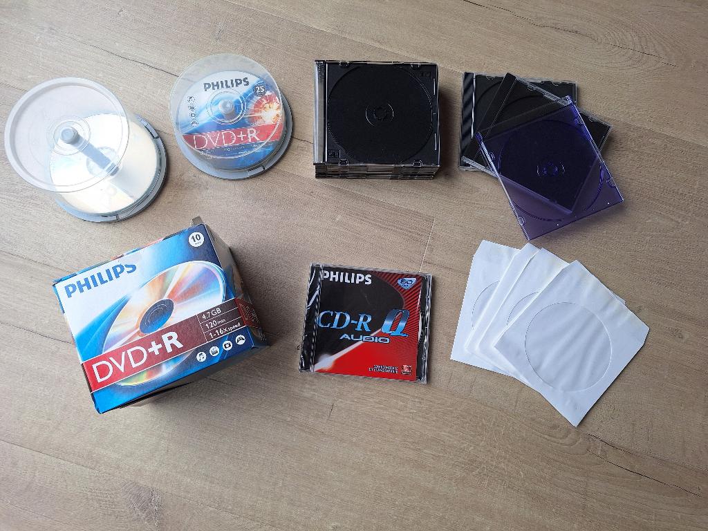 DVD's en CD's ( blanco ) - cd doosjes - cd hoesjes, Alle leeftijden, Ophalen of Verzenden, Zo goed als nieuw
