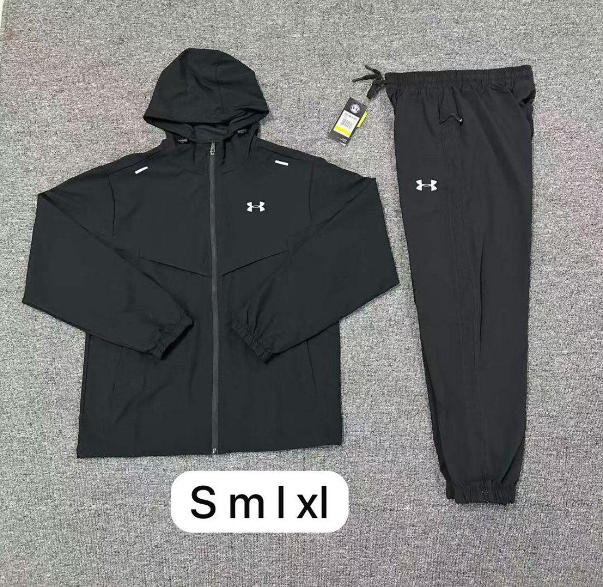 Under Armour trainingspak - Maten M, L, XL beschikbaar, Maat 48/50 (M), Zwart, Nieuw, Ophalen of Verzenden