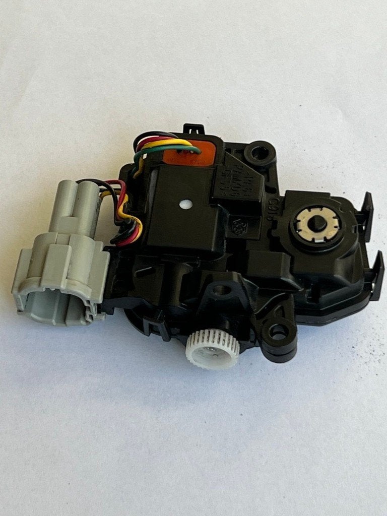 Nissan Leaf ZE1 Laadpoort Slot Actuator - Gereviseerd, Ophalen of Verzenden, Nieuw, Nissan