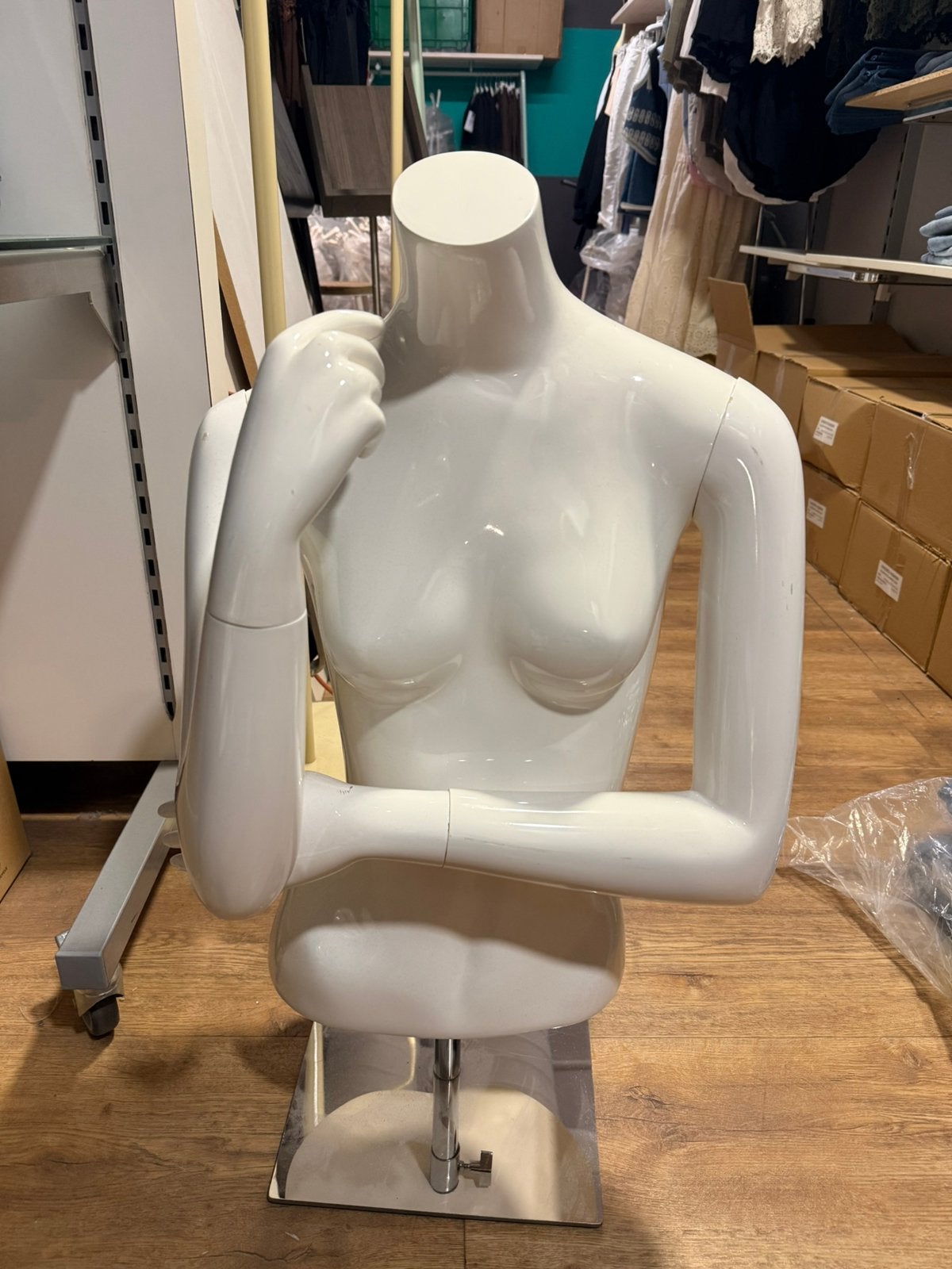 Witte torso paspop met armen en standaard, Ophalen, Zo goed als nieuw