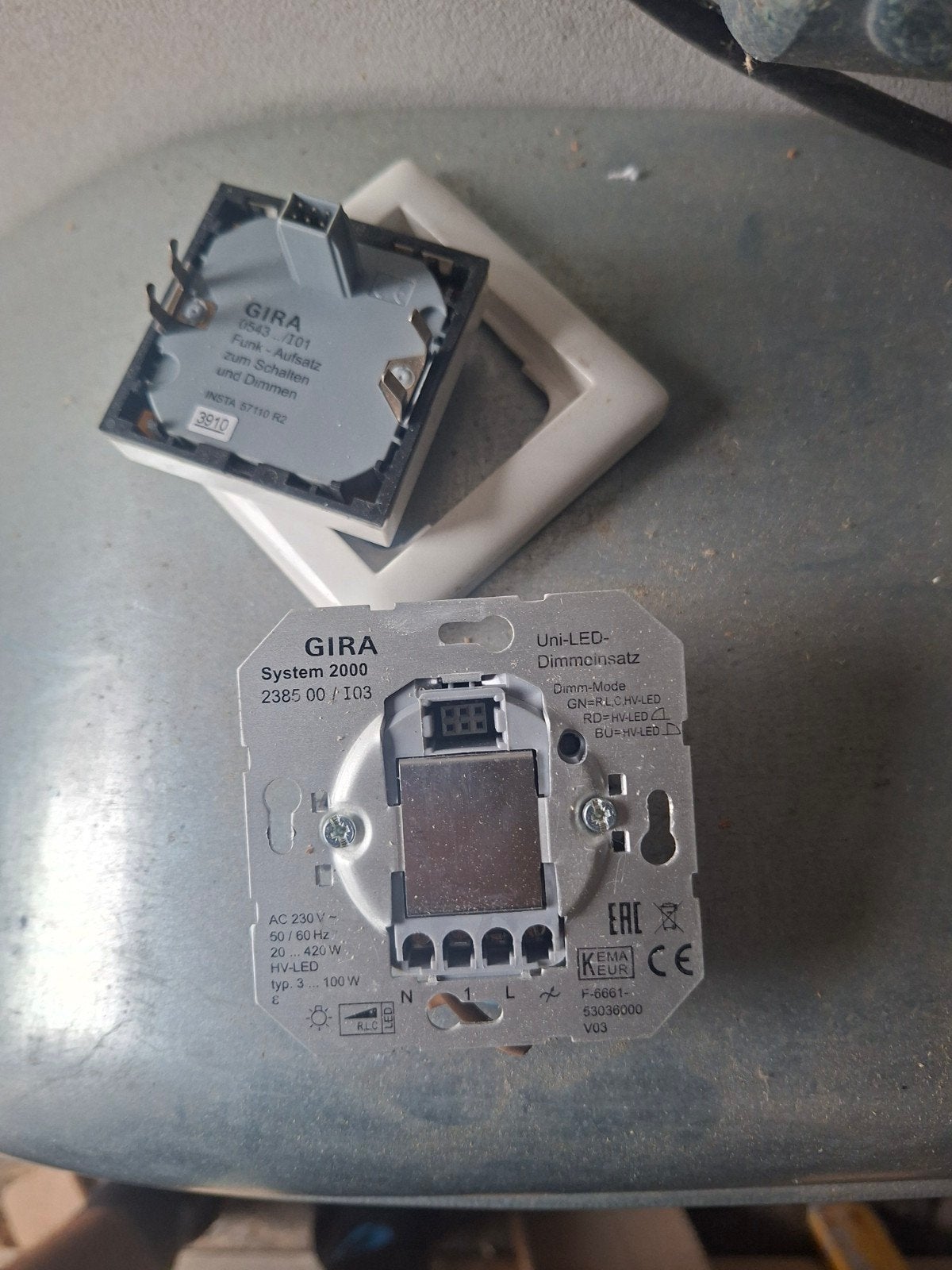 Gira System 2000 Uni-LED-Dimmeinsatz 2385 00/I03, Doe-het-zelf en Verbouw, Ophalen of Verzenden, Gebruikt, Gira, Dimmer