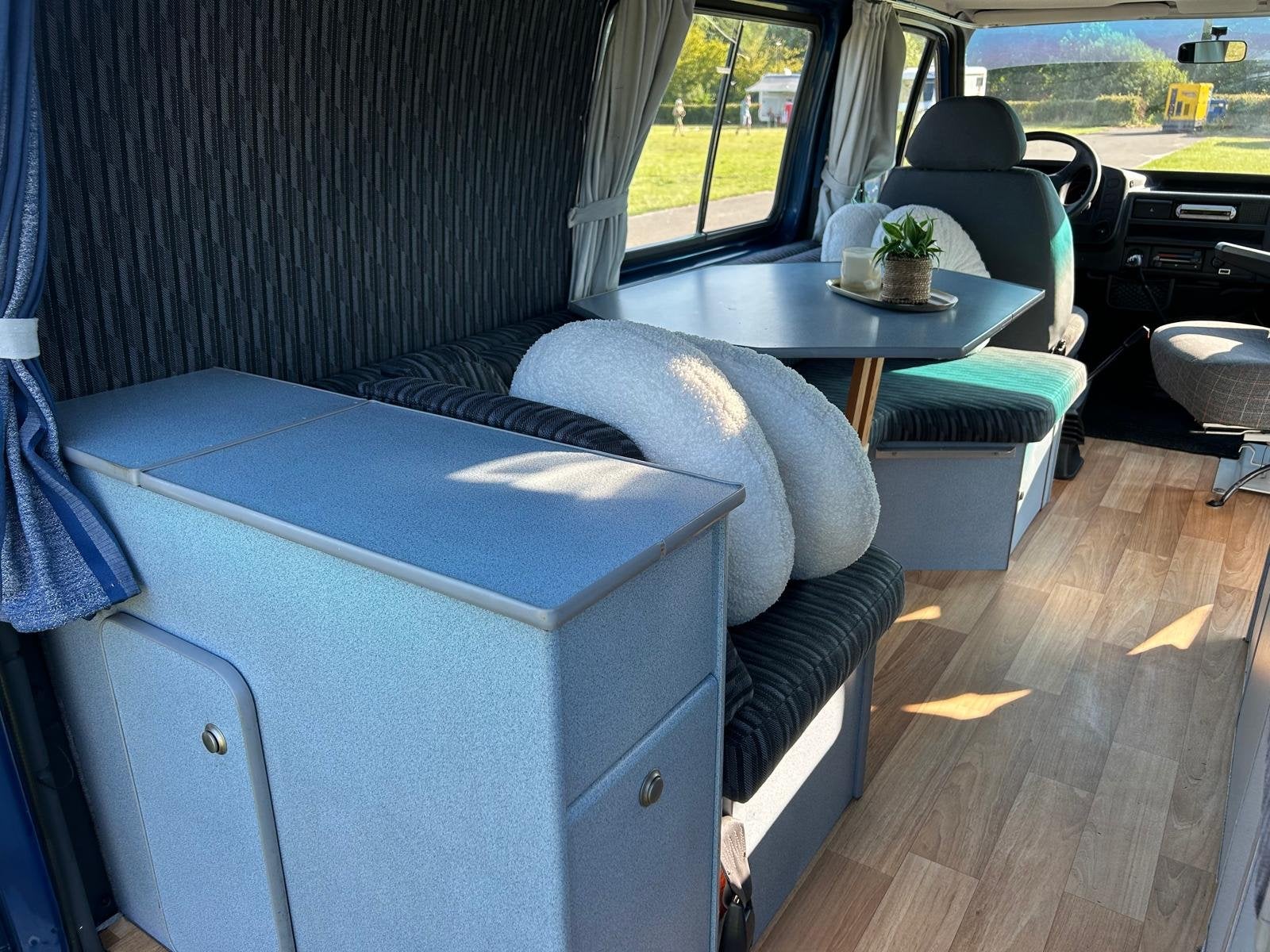 Foto 24 van Ford TRANSIT 80D ORINELE FABRIEKS BUSCAMPER 4 SLAAP PLAATSEN