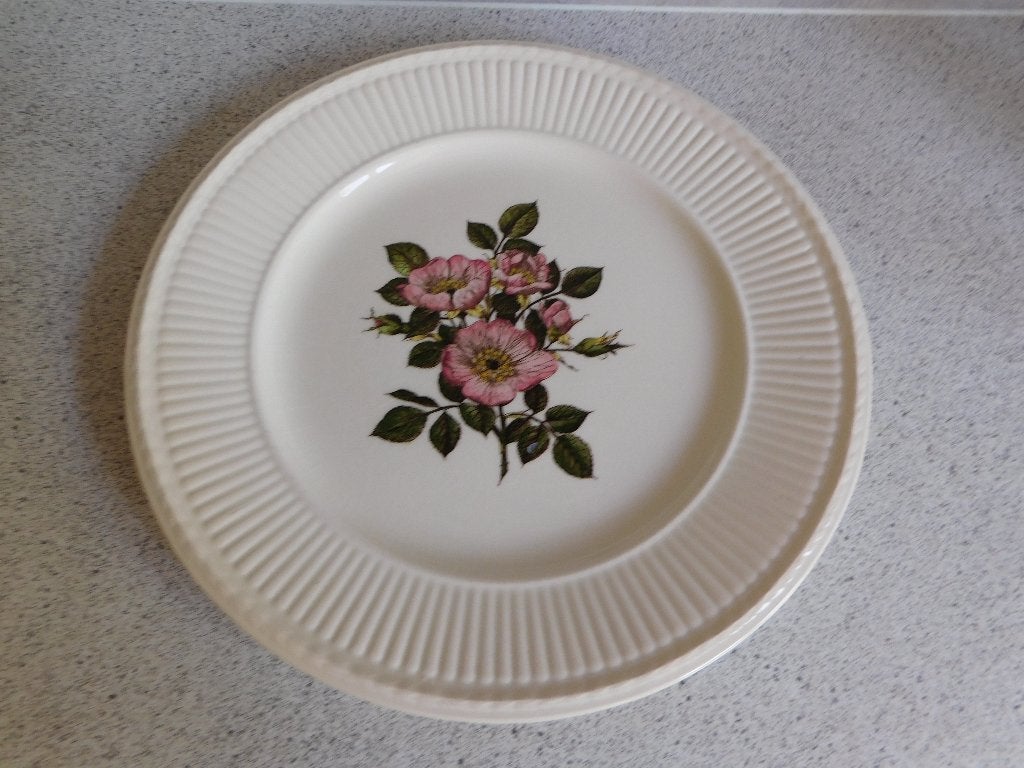 Bord 27 cm. Briar Rose Craquele Wedgwood, Huis en Inrichting, Keuken | Servies, Ophalen of Verzenden, Zo goed als nieuw, Bord(en)