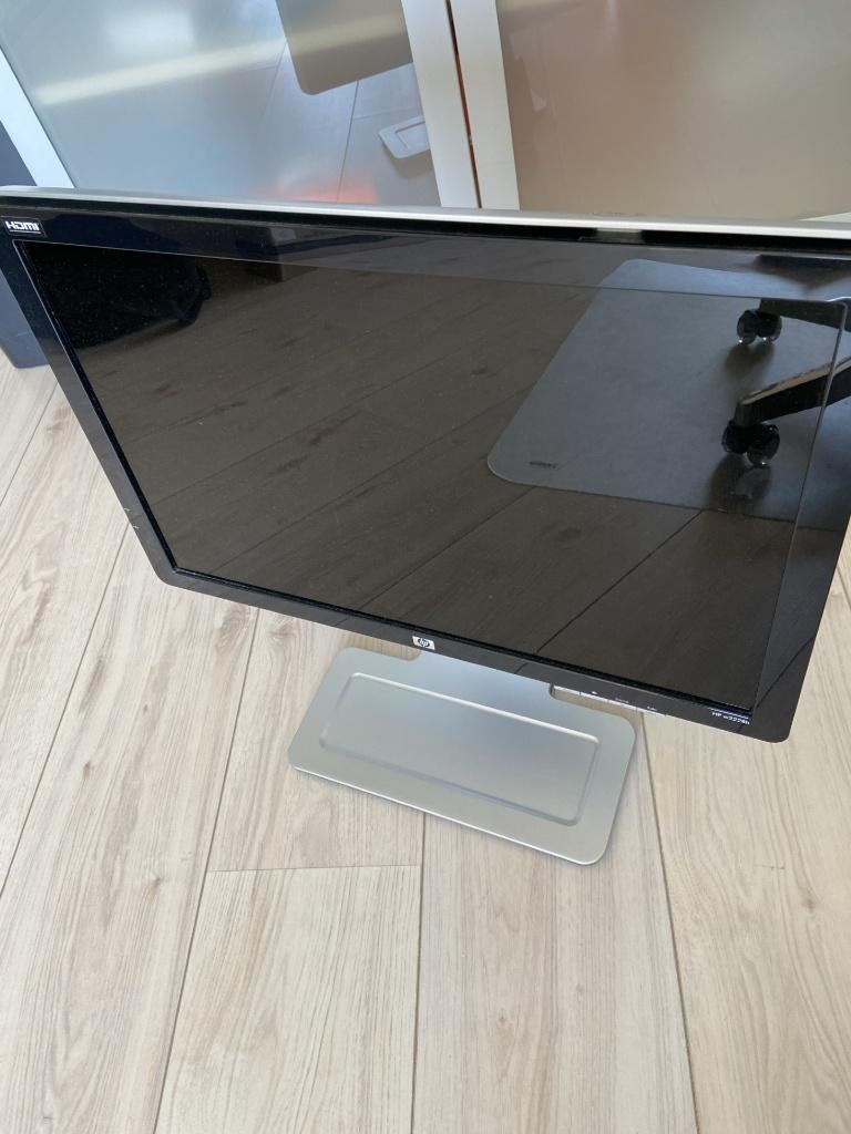 HP 22 inch monitor, type W2227h, in hoogte verstelbaar, HDMI, 3 tot 5 ms, Hewlett Packard, Full HD