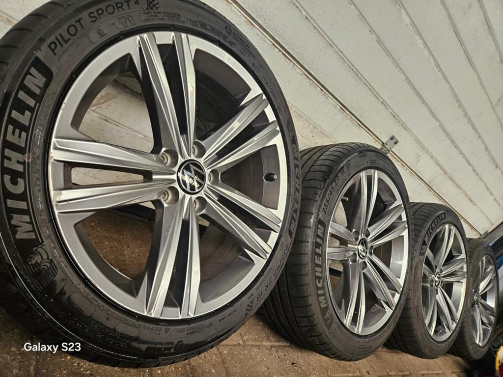 18 inch R line Vw Passat Touran Arteon Troc velgen banden, 255 mm, Banden en Velgen, Nieuw, 17 inch