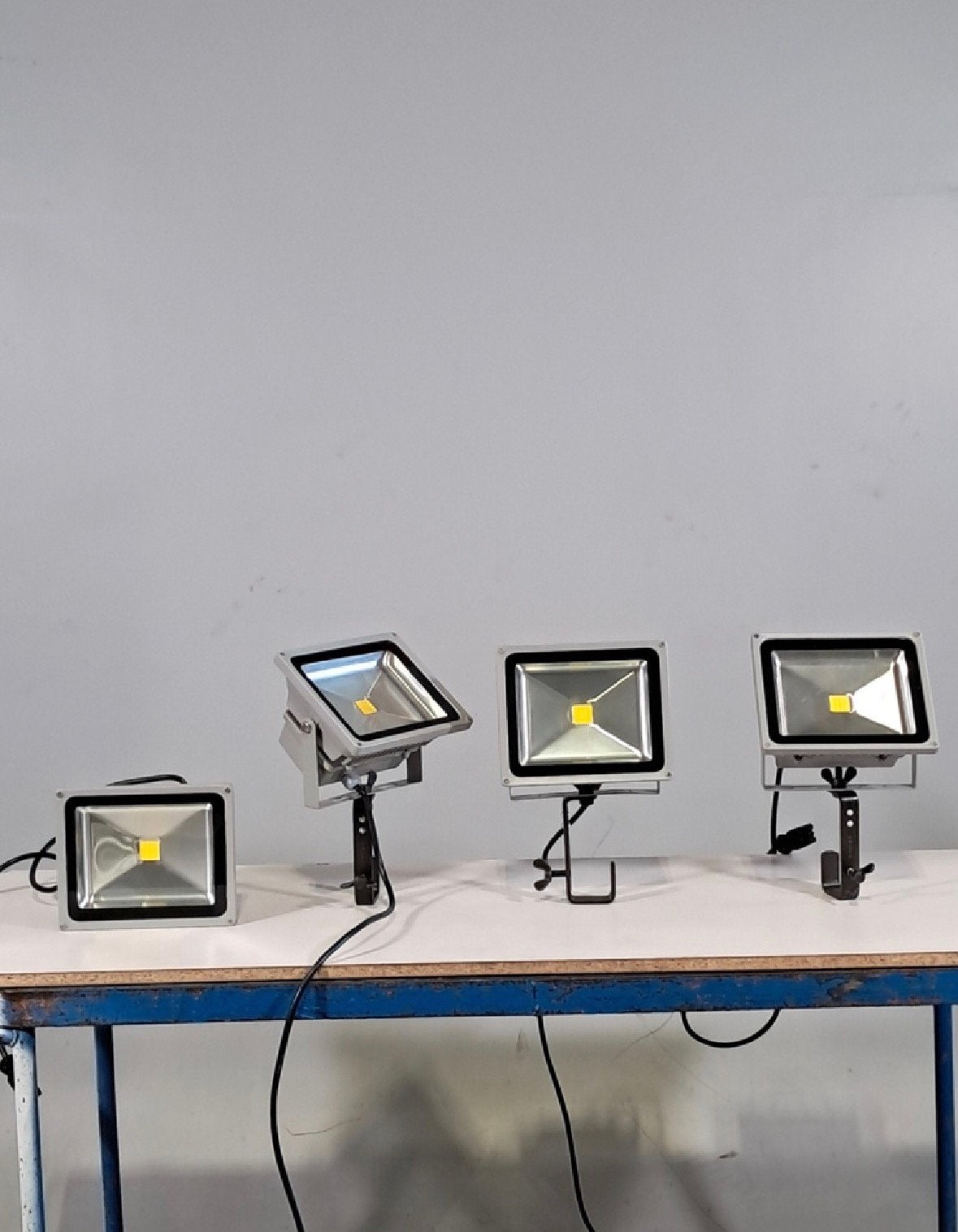 Professionele LED breedstraler 30W warm wit met Admiral klem, Ophalen of Verzenden, Zo goed als nieuw, Minder dan 50 watt