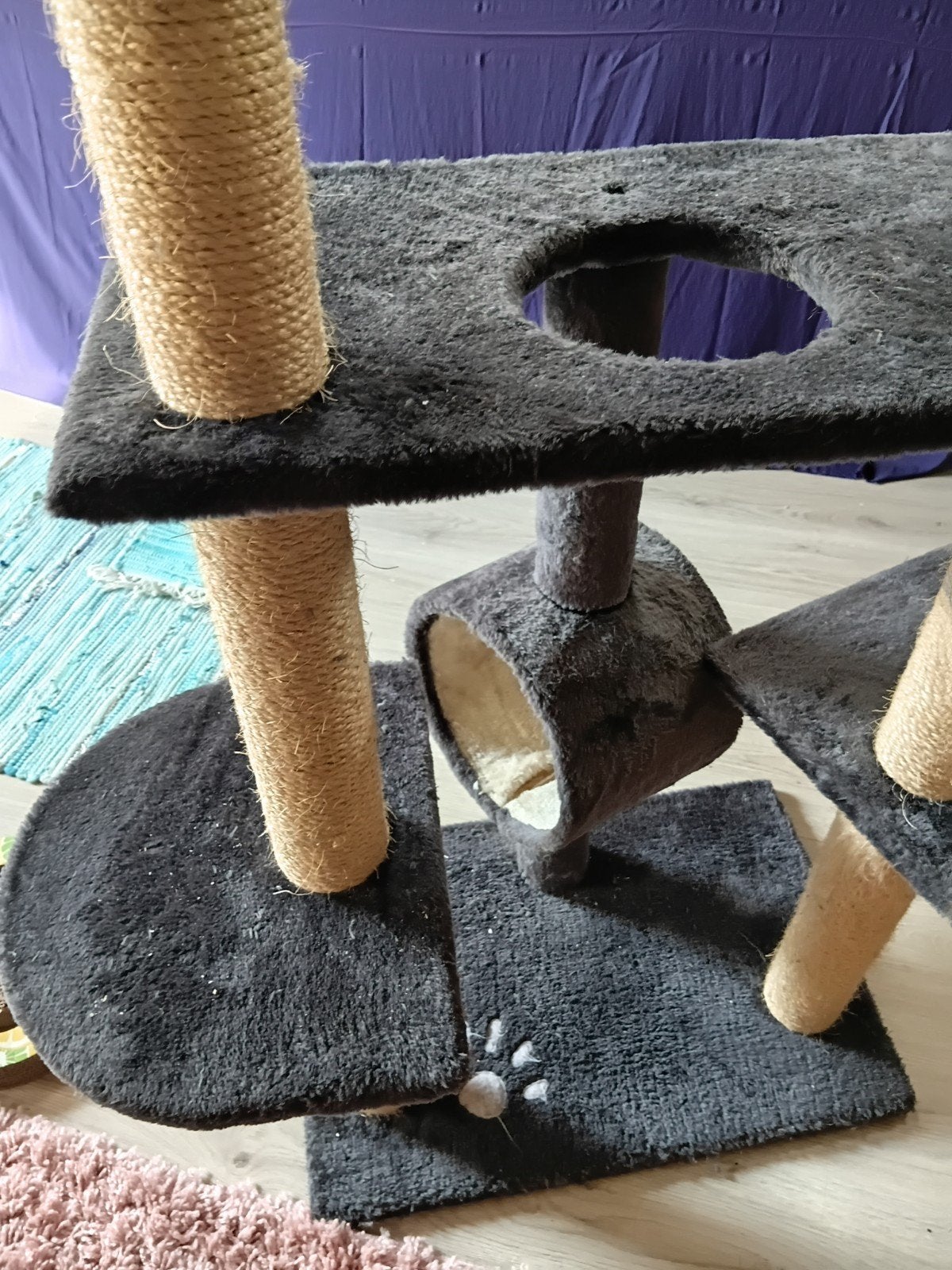 Krappaal en klein opvouwbaar kattenhuisje, Ophalen, Krabpaal
