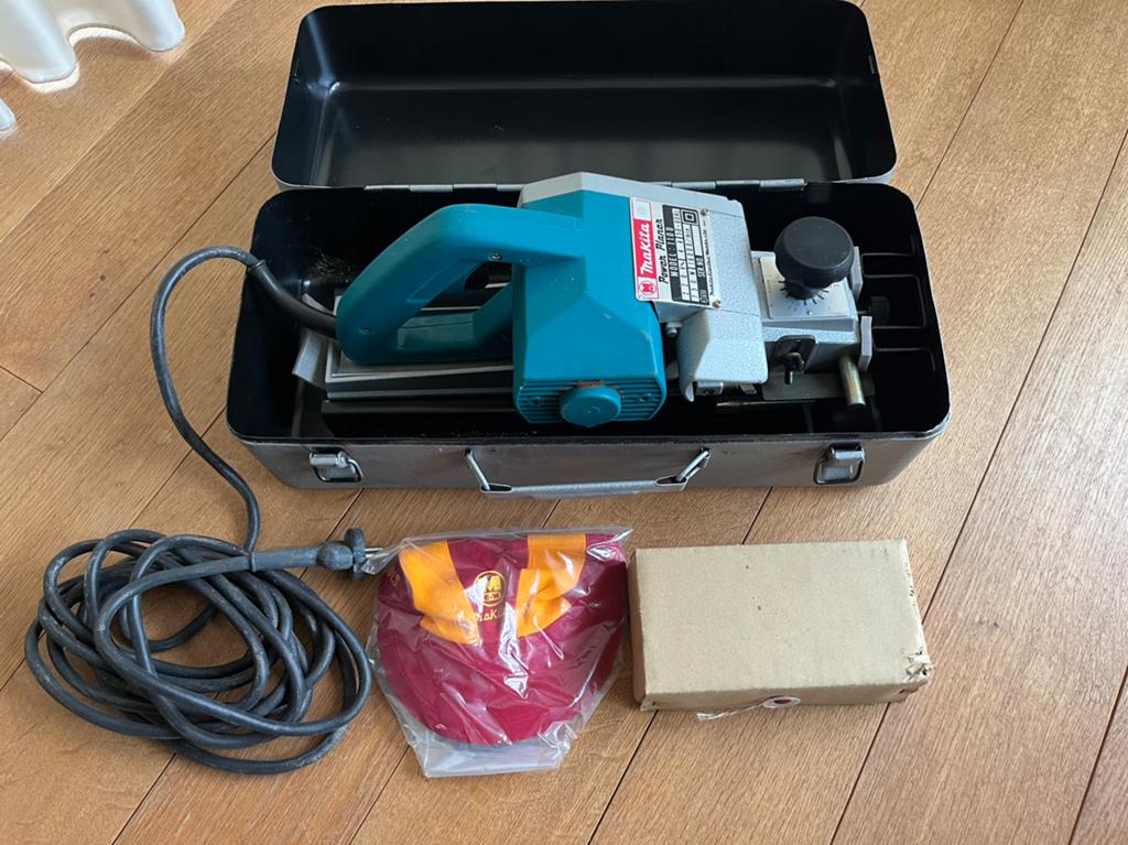 Makita professionele schaafmachine, Ophalen of Verzenden, Zo goed als nieuw, 1200 watt of meer, 70 mm of meer