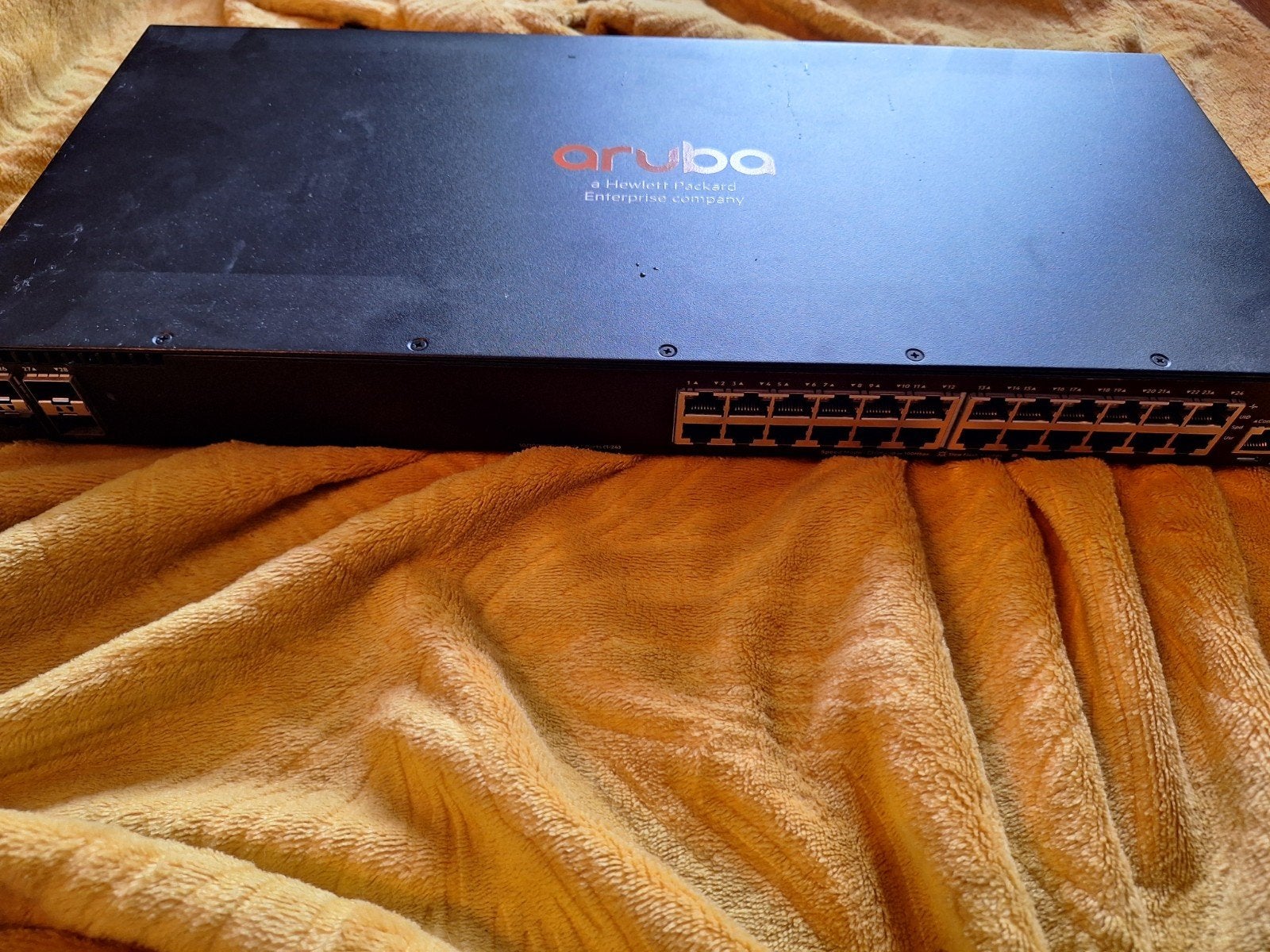 Aruba HP JL354A 24-poorts Gigabit Ethernet Switch, Ophalen of Verzenden, Gebruikt