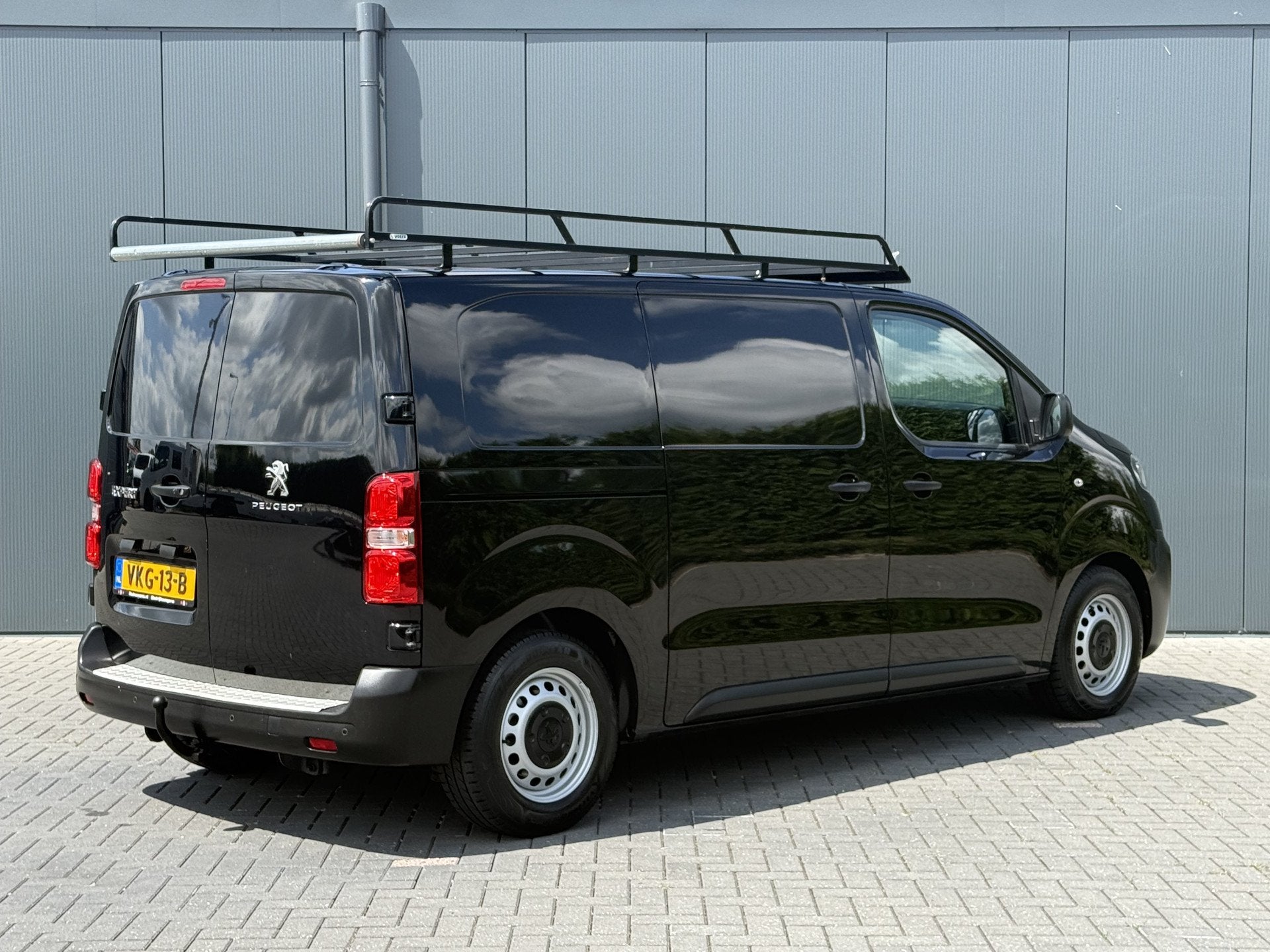 Peugeot Expert 1.5 BlueHDI 100 PK / L2H1 / TREKHAAK / AIRCO, Voorwielaandrijving, Euro 6, 4 cilinders, Zwart
