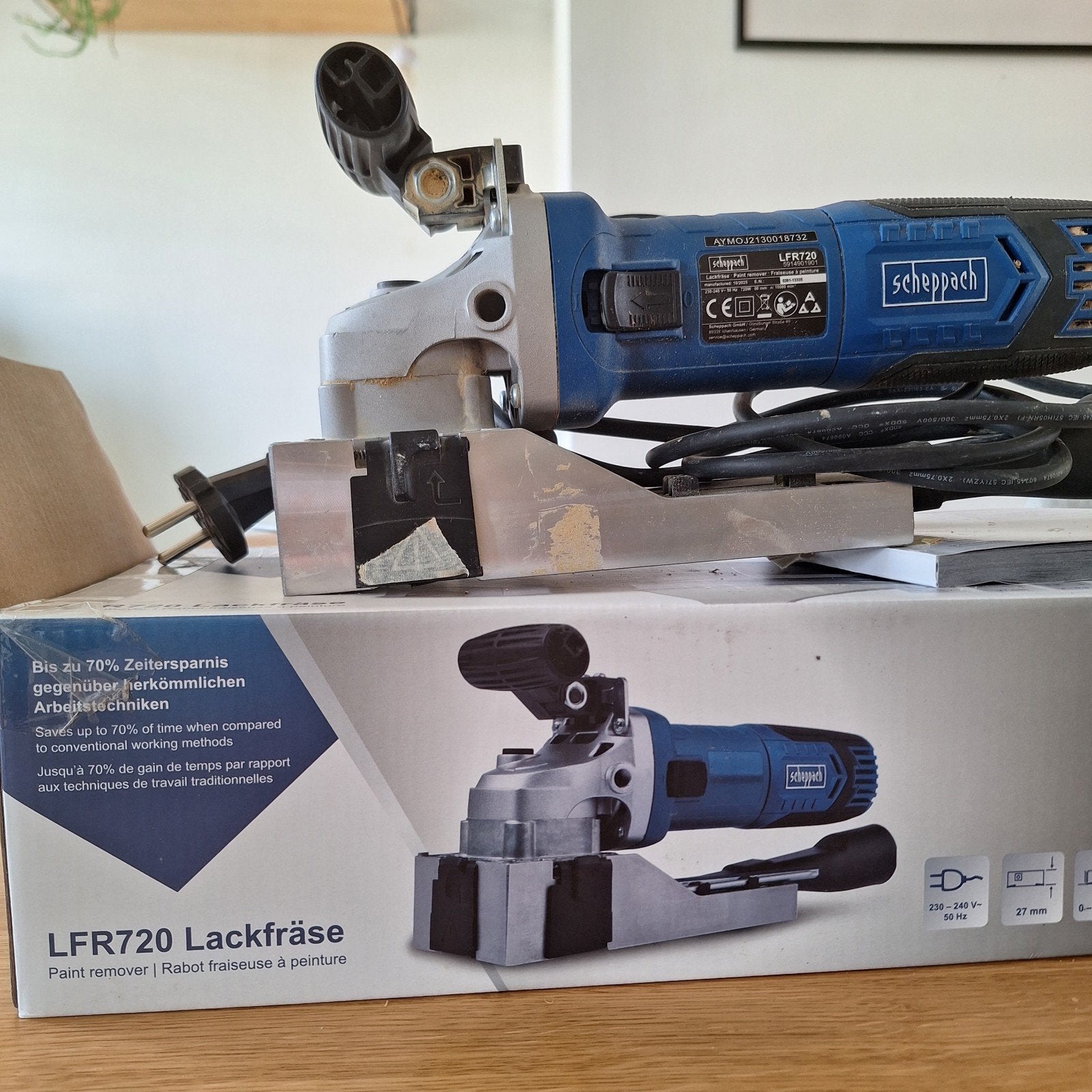 scheppach lakfrees. goed werkend met 2 nieuwe mesjes, Doe-het-zelf en Verbouw, Gereedschap | Freesmachines, Lakfrees, Gebruikt