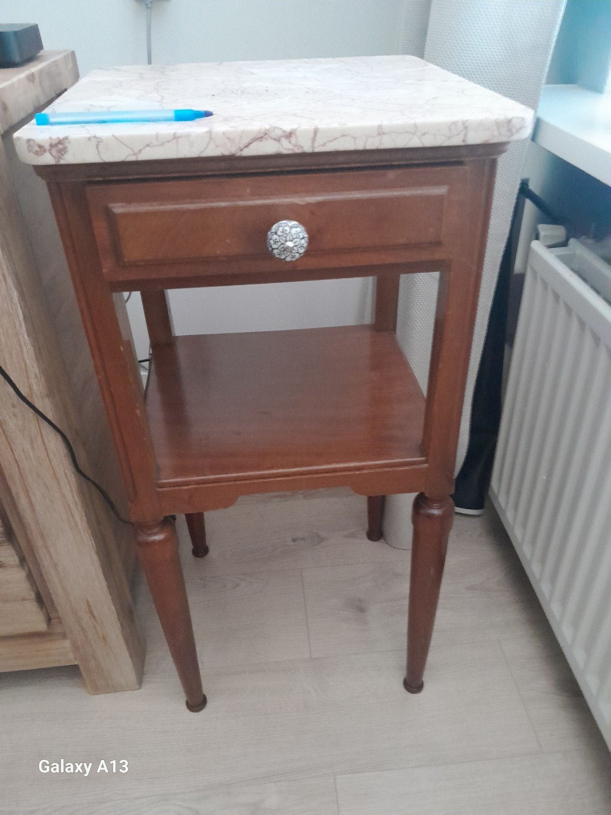Brocante nachtkastje met marmeren plaat, Ophalen, Minder dan 45 cm
