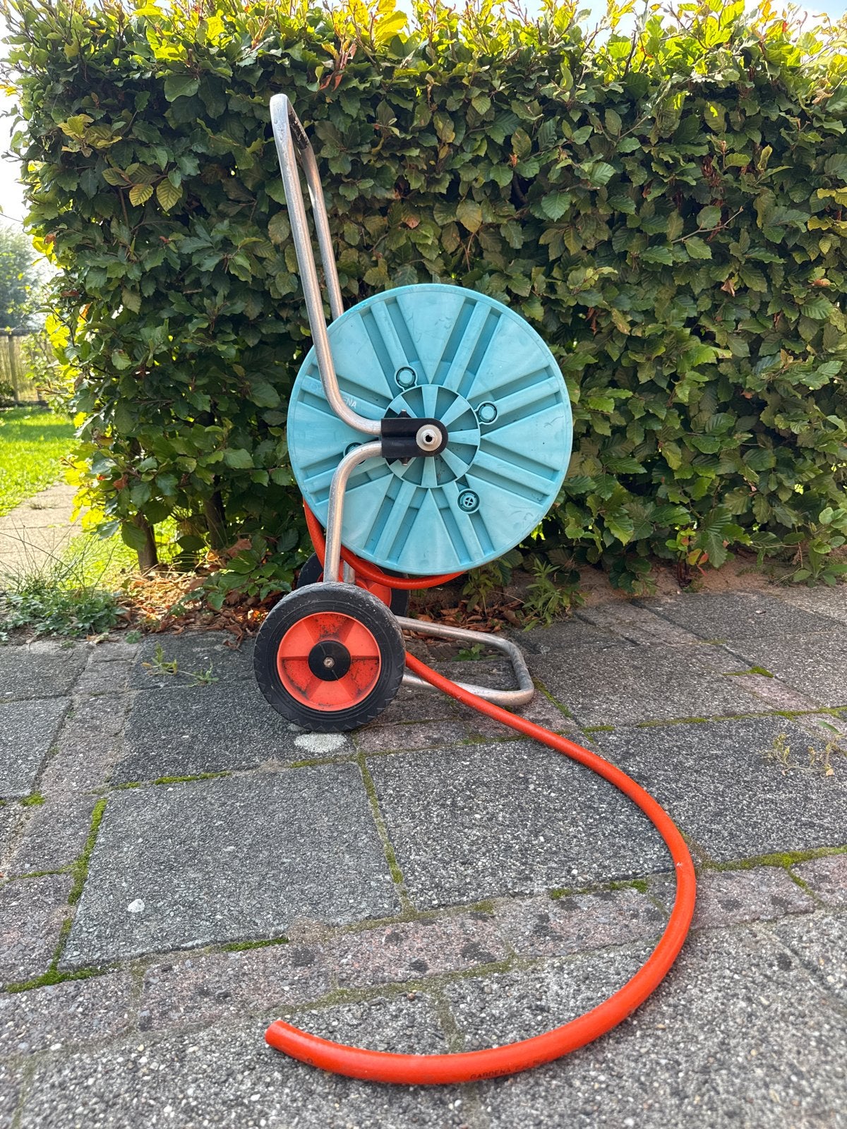 Gardena tuinslang op haspel, Tuin en Terras, Tuinslangen, Ophalen of Verzenden, Gebruikt, Tuinslanghaspel