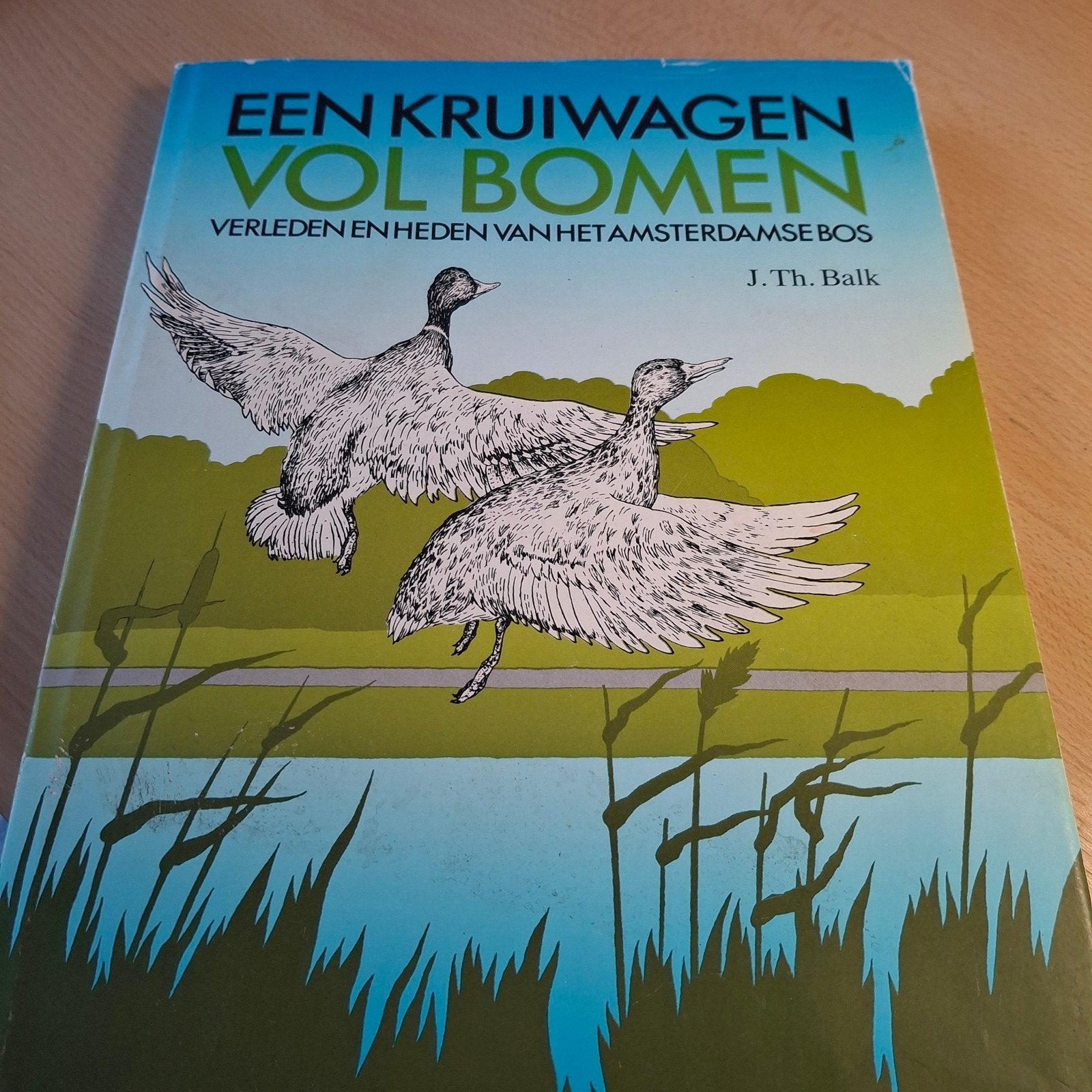 Een Kruiwagen Vol Bomen - J. Th. Balk, Ophalen of Verzenden, Gelezen, Bloemen, Planten en Bomen, J. Th. Balk