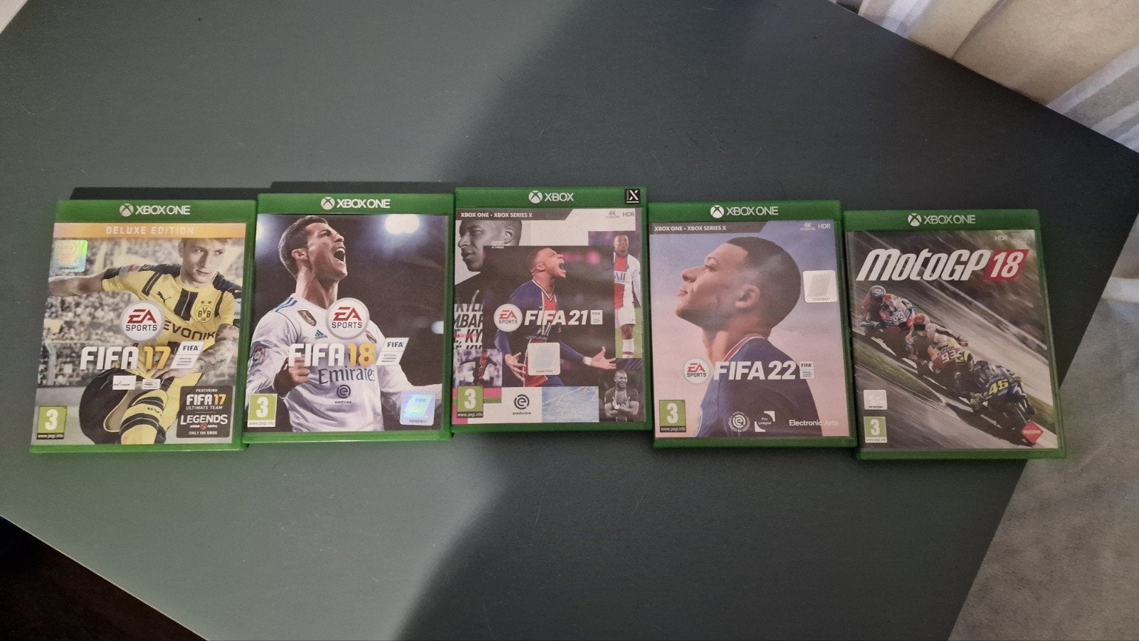 Xbox One Games: FIFA 17, 18, 21, 22 & MotoGP 18, Gebruikt, Ophalen of Verzenden, Eén computer, Sport