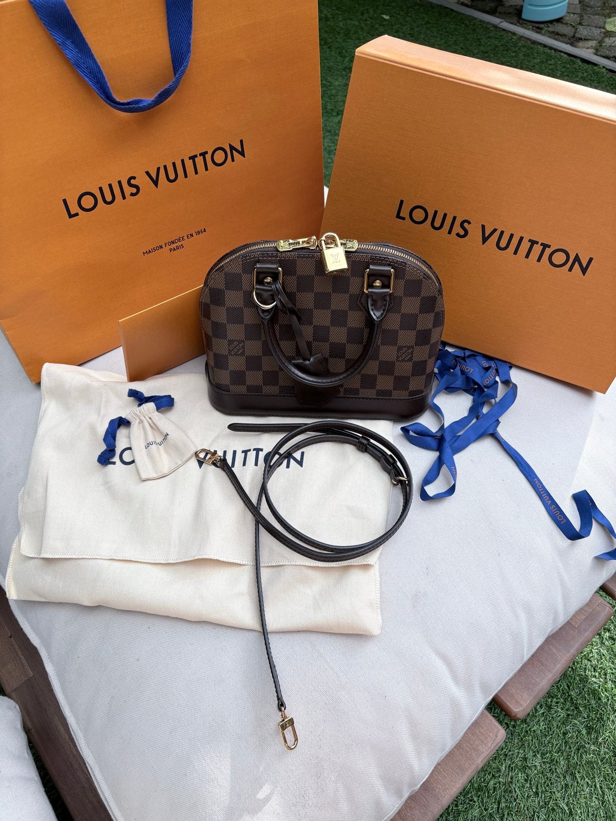 Louis Vuitton Alma BB Damier Ebene Handtas, Ophalen of Verzenden, Zo goed als nieuw, Bruin, Handtas