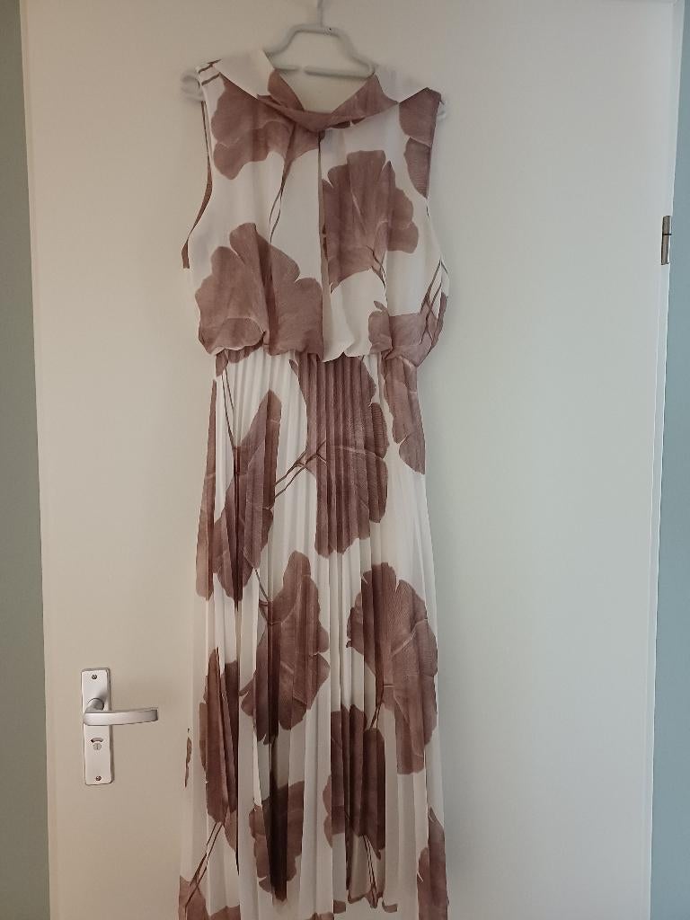 jurk lang, Maat 38/40 (M), Beige, Ophalen of Verzenden, Zo goed als nieuw