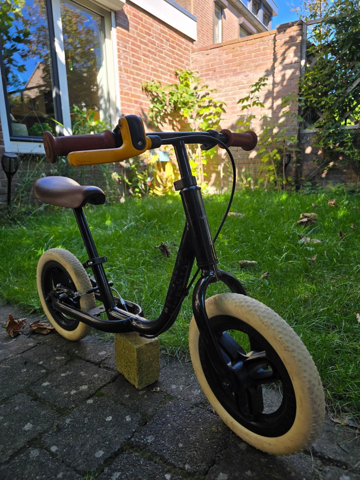 Foto 4 van Nette B'Twin Runride 500 Loopfiets (10 inch) - Met handrem