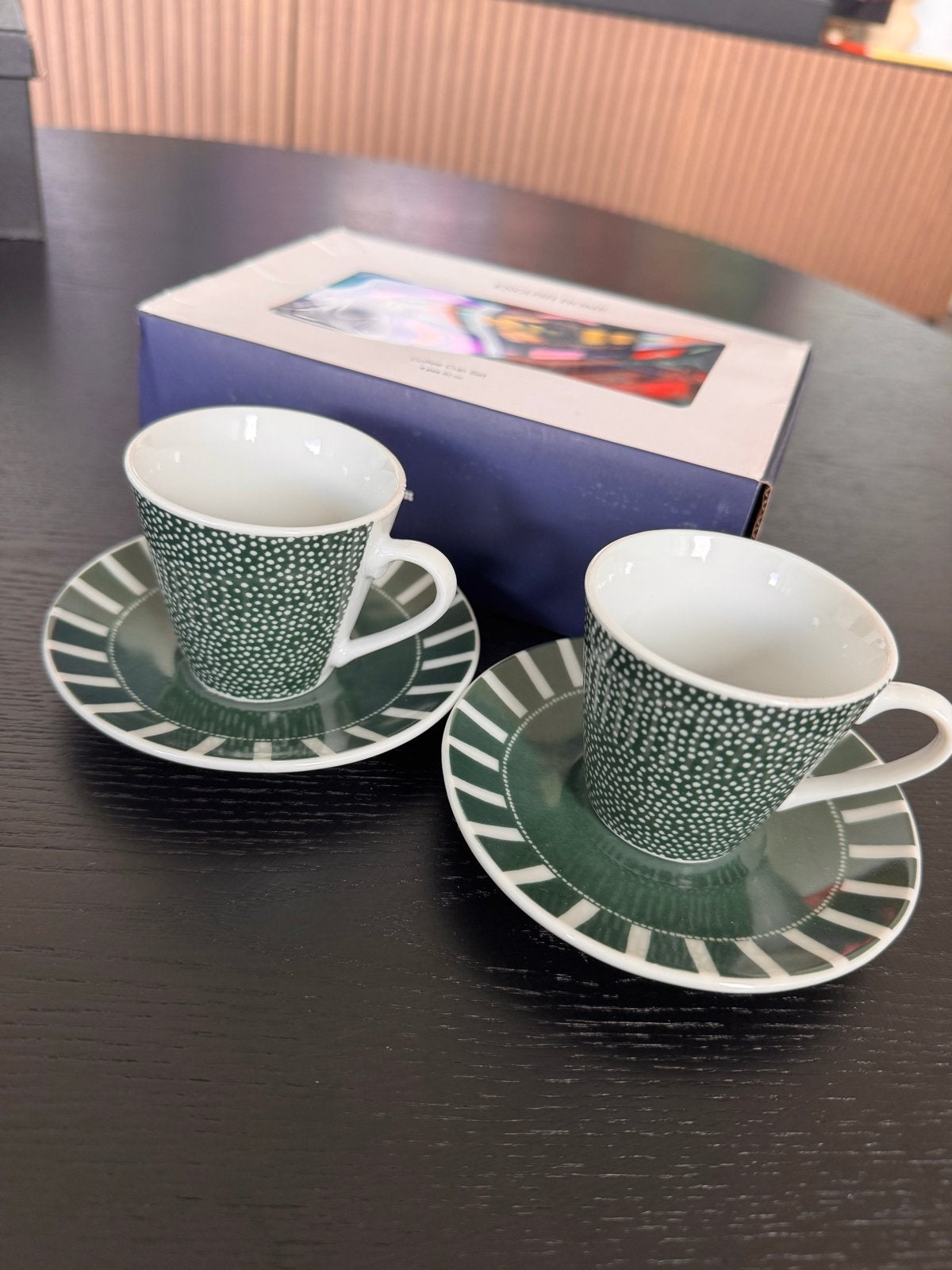 English Home Koffiekopjes Set - Groen met Stippen, Huis en Inrichting, Overige merken, Nieuw, Ophalen of Verzenden, Modern