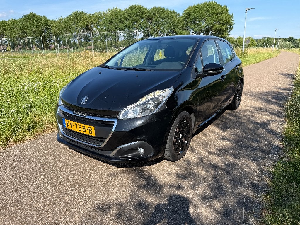Peugeot 208 1.2 VTI 60KW/82PK 5-D 2016 Zwart, Auto's, Voorwielaandrijving, Stof, 1199 cc, Origineel Nederlands