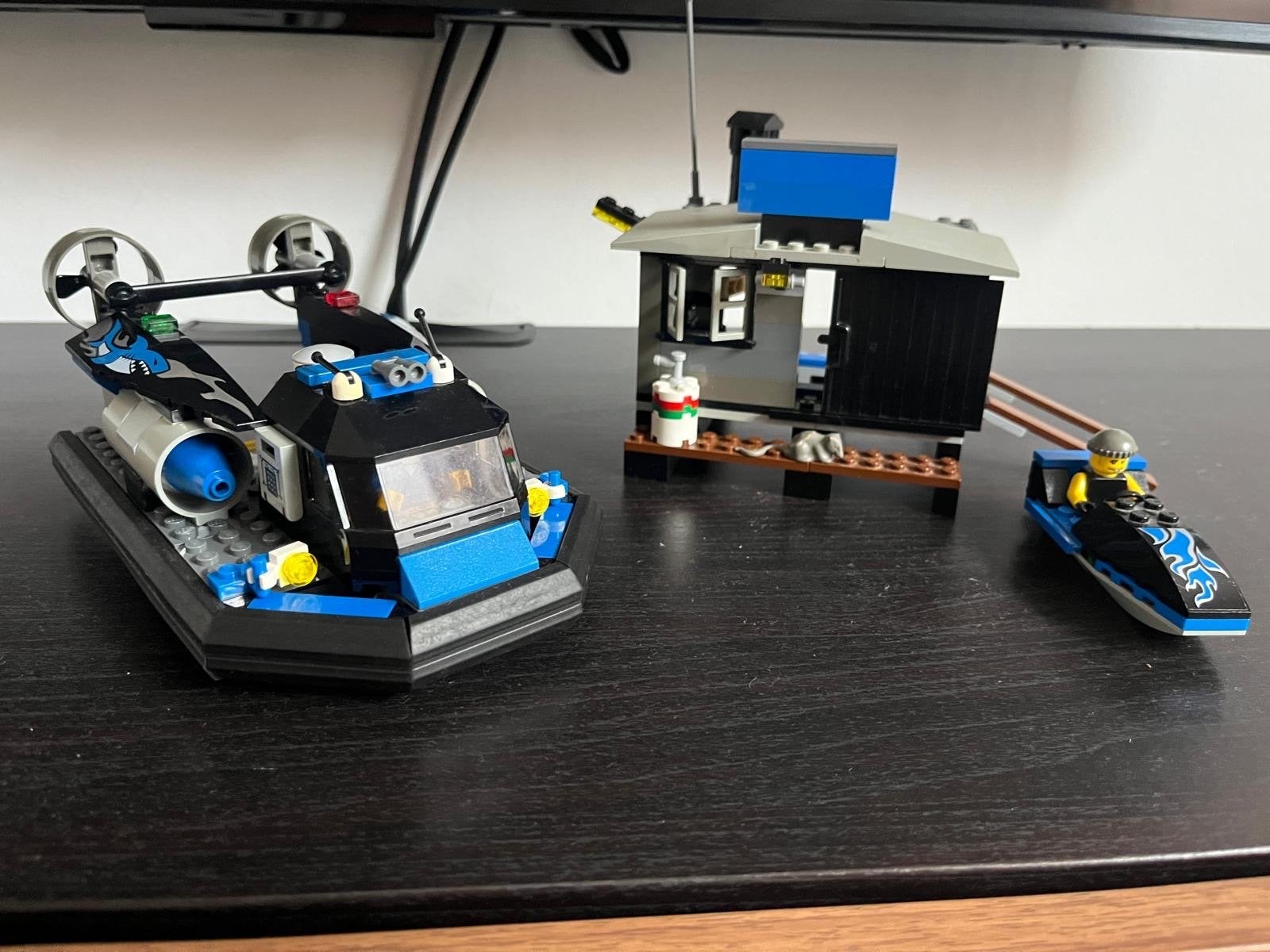 Lego world city 7045 Hovercraft hideout, Inclusief minifiguren, Gebruikt, Overige thema's, Lego