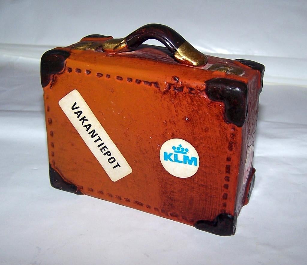 Mooi Keramisch spaarpotje vakantiepot m. Stickers KLM/PanAm., Ophalen of Verzenden, Zo goed als nieuw, Steen, Aardewerk of Keramiek