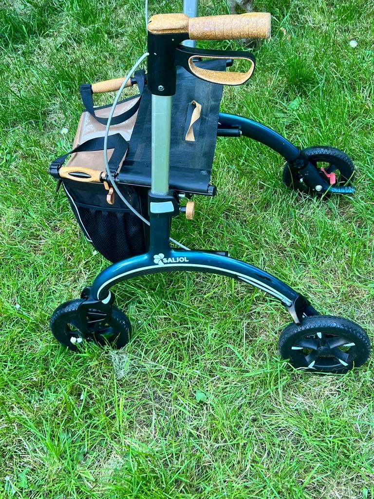 Saljol rollator (carbon), Diversen, Rollators, Ophalen of Verzenden, Opvouwbaar, Zo goed als nieuw