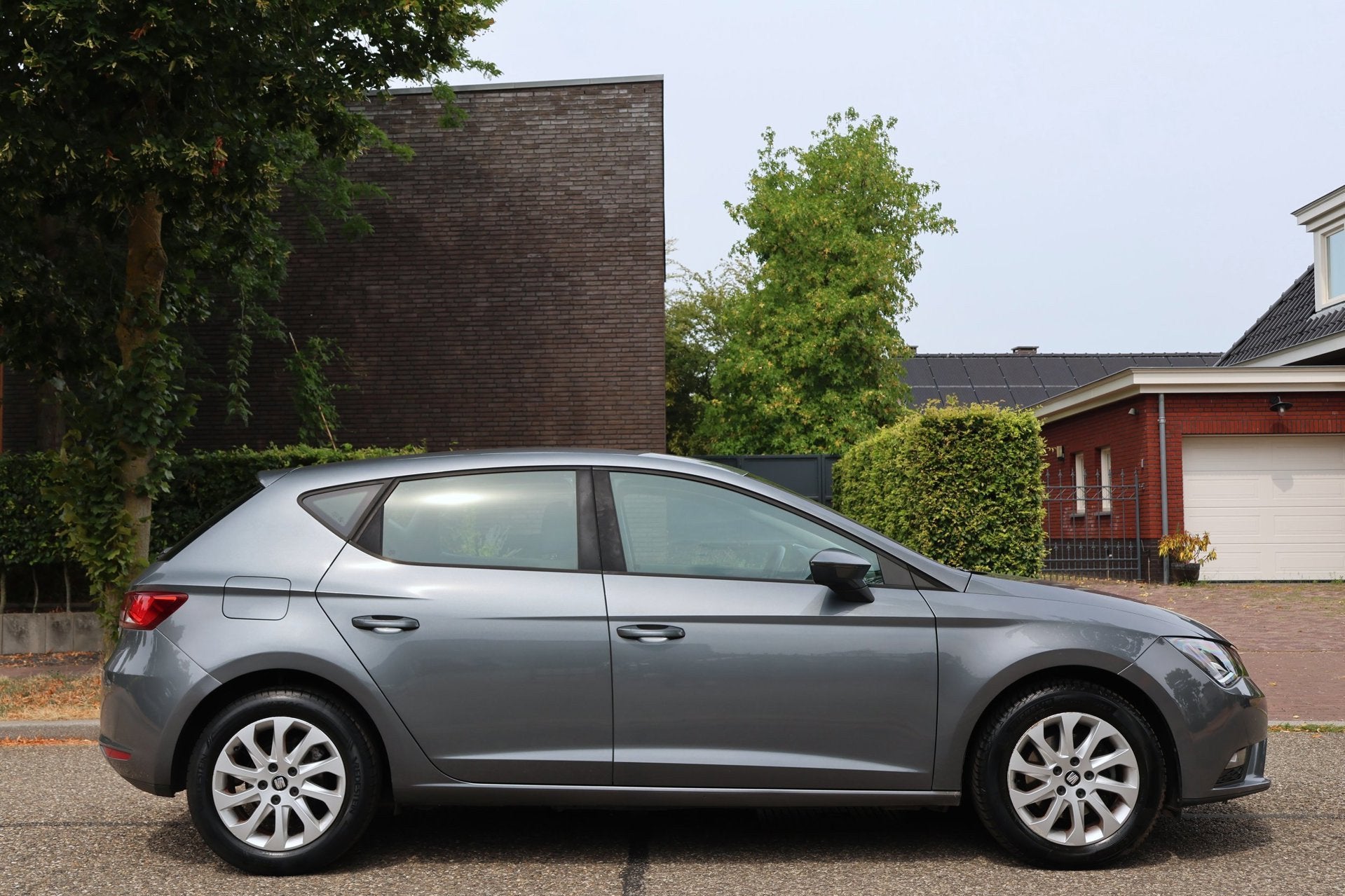 Seat Leon 1.6 TDI Style | NAVI | CLIMATRONIC | CRUISECONTROL, Voorwielaandrijving, Euro 5, Gebruikt, 4 cilinders