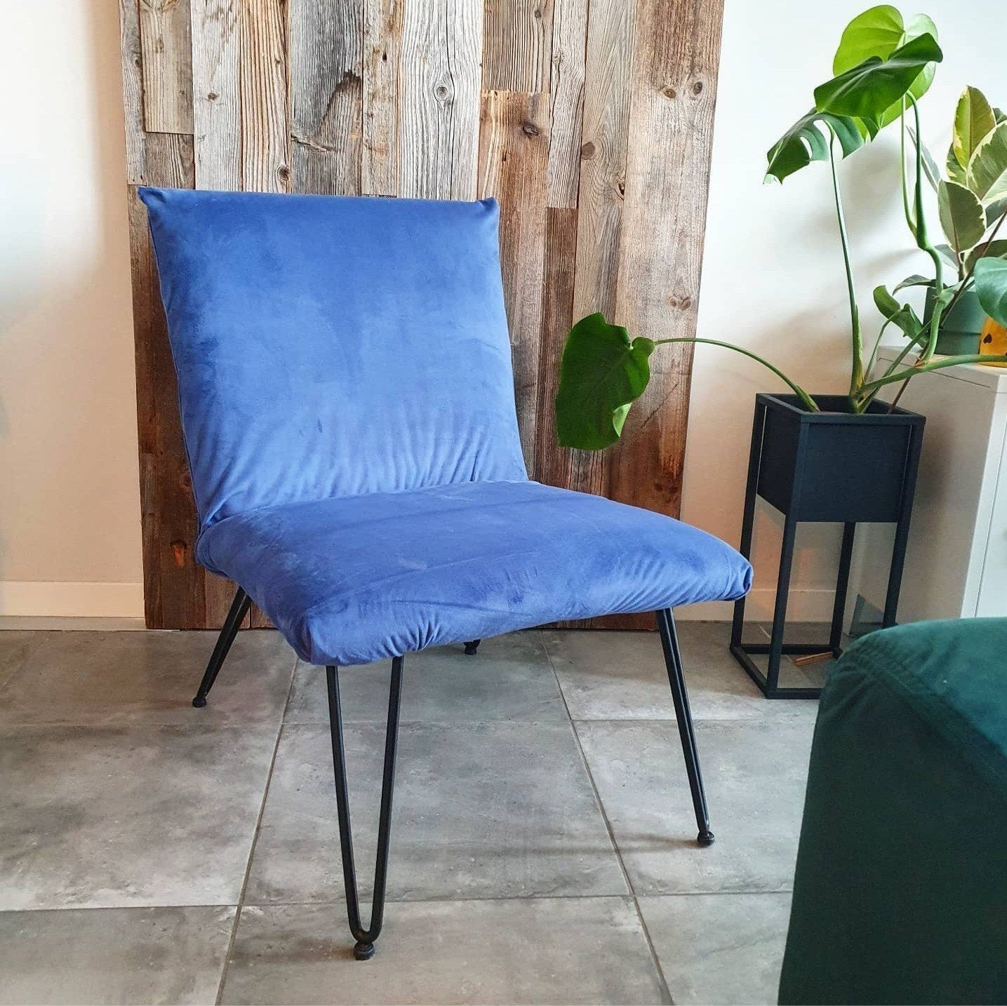 Blauwe velvet fauteuil, Huis en Inrichting, Stoelen, Eén, Stof, Blauw, Ophalen