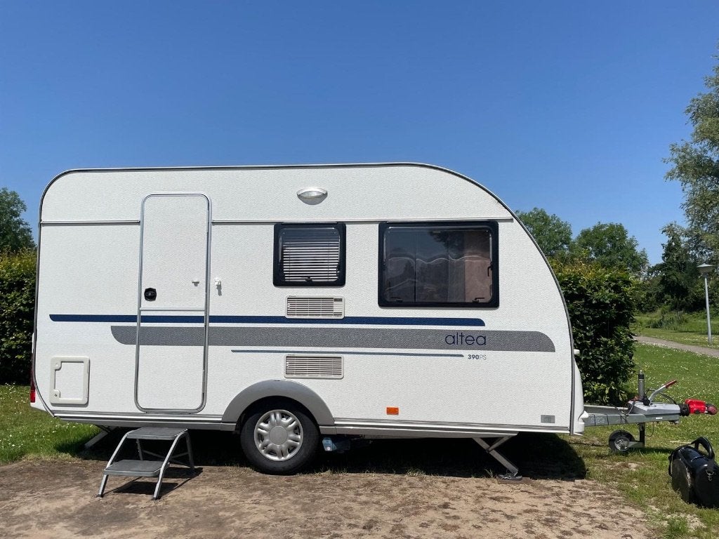 Caravan Adria Altea 390ps 2011, Vast bed, Treinzit, Particulier, 4 tot 5 meter