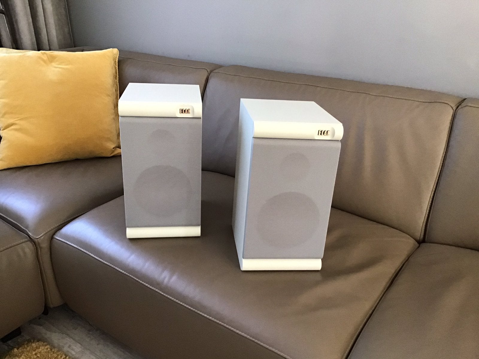 ELAC EL-50, MAT WIT, MATCHING PAIR, 20 x 25 x 38 CM, 50-70W, Ophalen, Gebruikt, 60 tot 120 watt, Overige merken