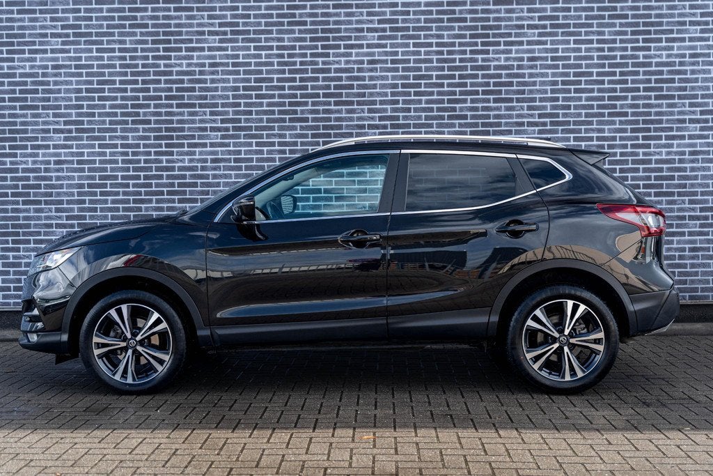 Nissan Qashqai 1.3 DIG-T 140 N-Connecta | Panoramadak | 360, Auto's, Nissan, Gebruikt, 4 cilinders, Zwart, Origineel Nederlands