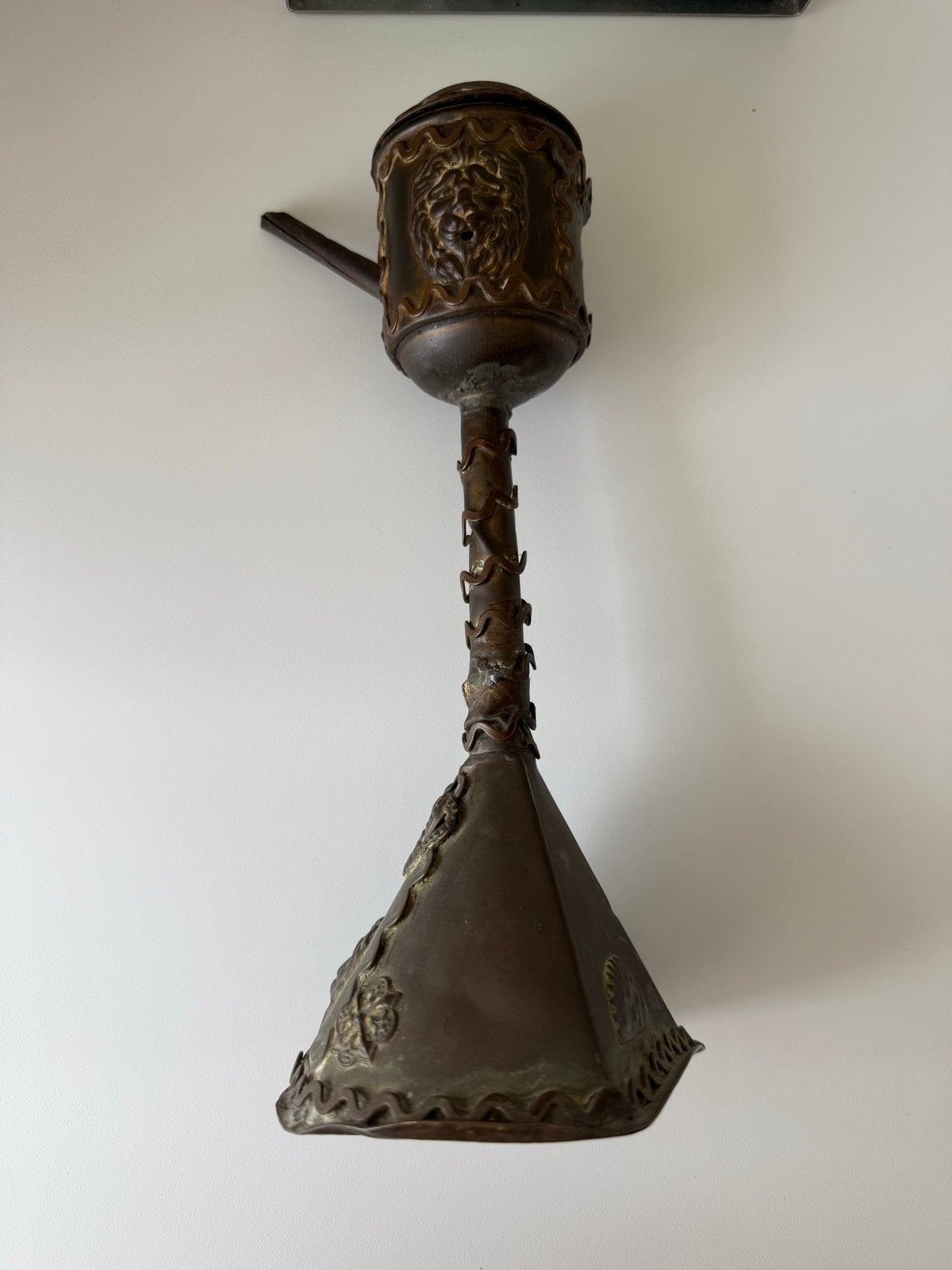 Antieke olielamp/kandelaar met leeuwenkoppen, Ophalen, Brons