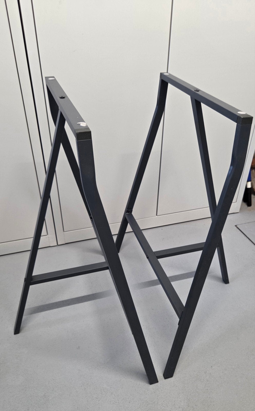 IKEA Lerberg schragen voor bureau - Grijs metaal, Ophalen of Verzenden, Zo goed als nieuw