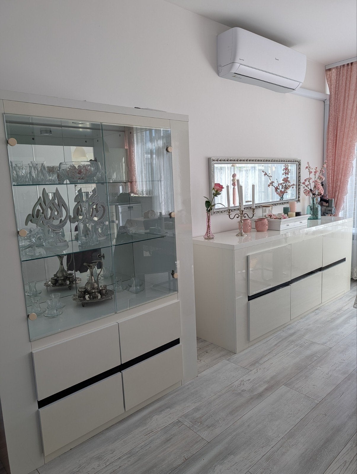 Hoogglans Vitrinekast en Dressoir, Ophalen, Modern, Hoogglans, Glas, Gebruikt