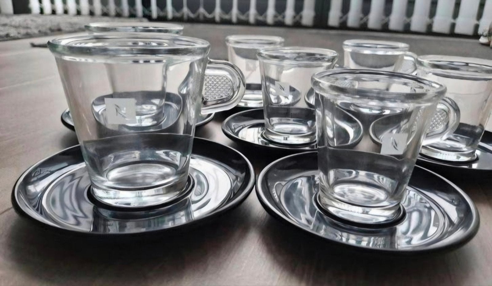Nespresso koffiekopjes met schotels - 7 stuks, Ophalen, Zo goed als nieuw, Overige stijlen, Kop(pen) en/of Schotel(s)