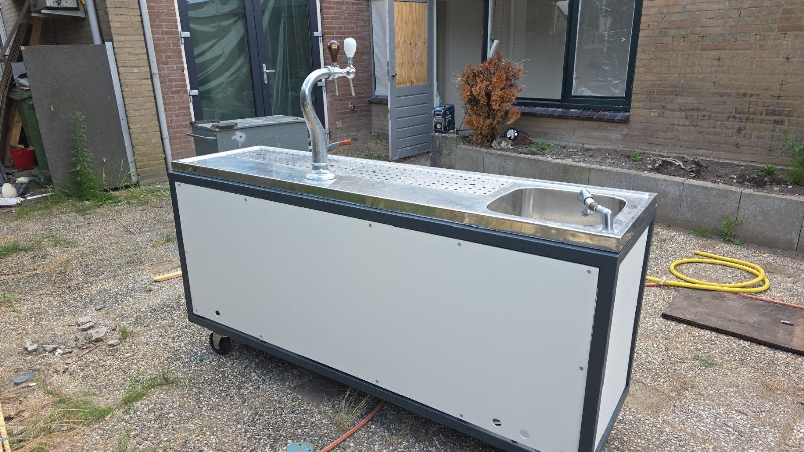 Verrijdbare Mobiele Bar met Gamko Koeling en Spoelbak, Ophalen, Zo goed als nieuw