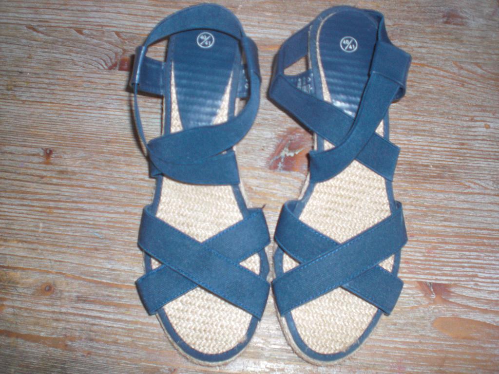 open schoentje met sleehak 40, donkerblauw, Blauw, Zo goed als nieuw, Sandalen of Muiltjes, Ophalen of Verzenden