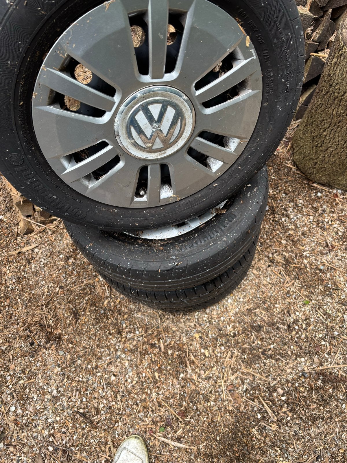 Volkswagen 175/65 R14 Up zomerbanden met wieldoppen, Auto-onderdelen, Ophalen, 14 inch, Gebruikt, 175 mm