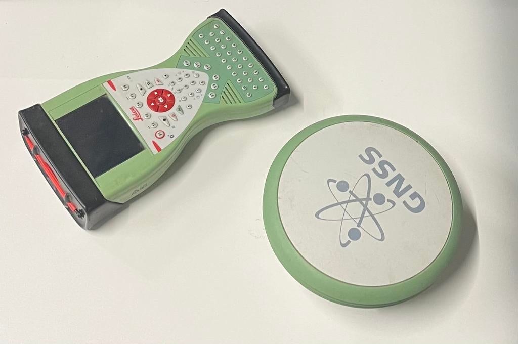 Leica Geosystems GPS set - Precisie Landmeetapparatuur, Ophalen of Verzenden, Gebruikt, Overige meters